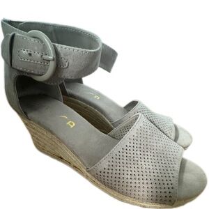 Unisa 7 1/2M Leather Upper Sandals for Women